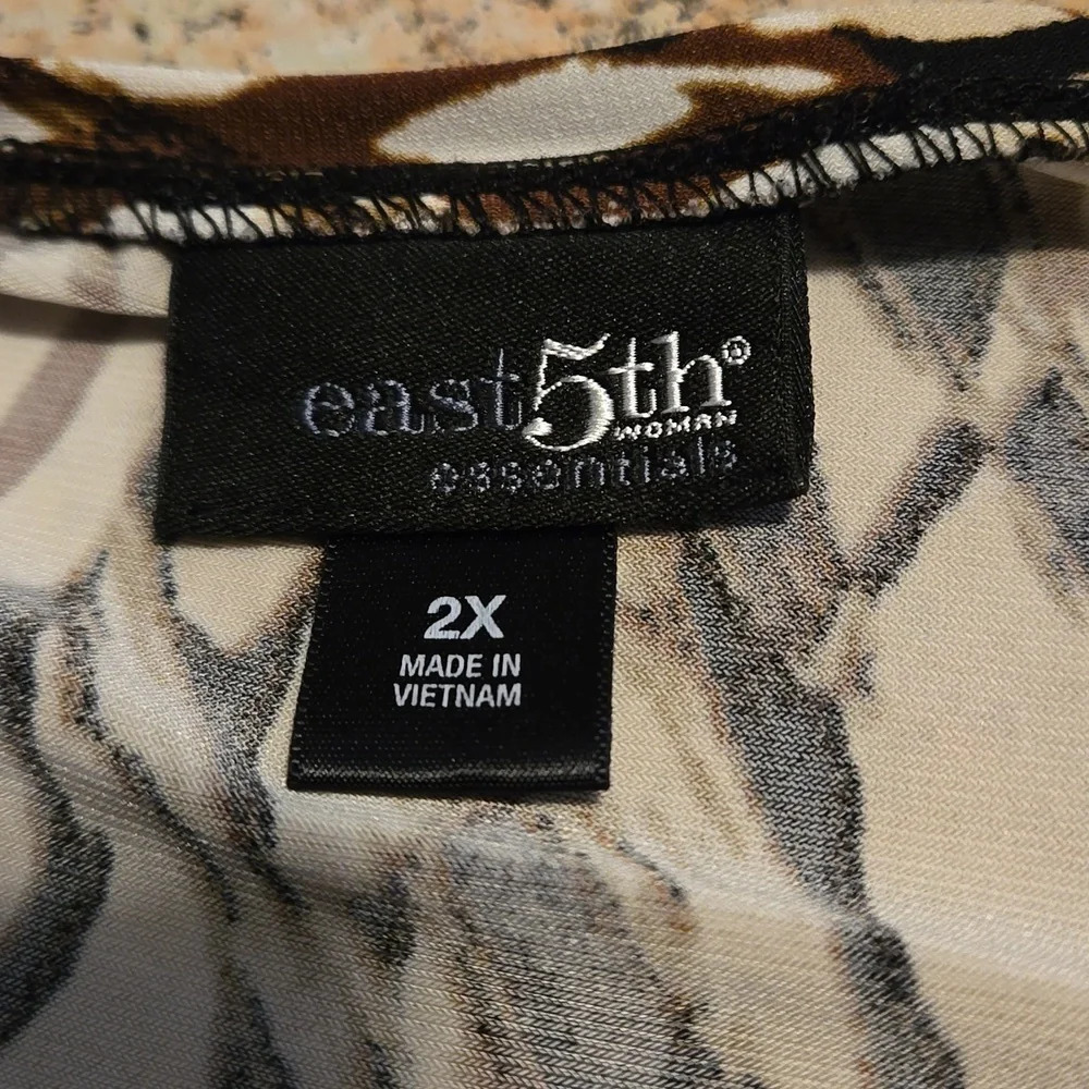 East 5th Short Sleeve Top Brown, Black & Tan Perfect for Layering Women size 2X - Picture 5 of 9